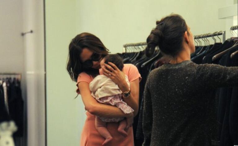 Victoria Beckham y Harper Seven, de poco más de dos meses. (Foto: Southern press)