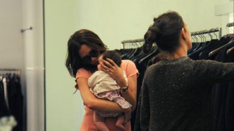 Victoria Beckham y Harper Seven, de poco más de dos meses. (Foto: Southern press)