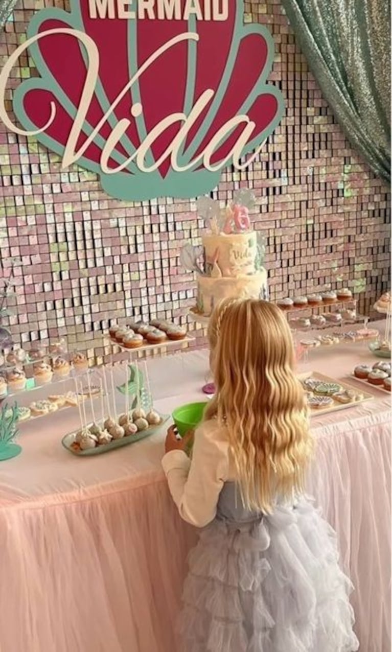 Vida Bublé y su torta de cumpleaños