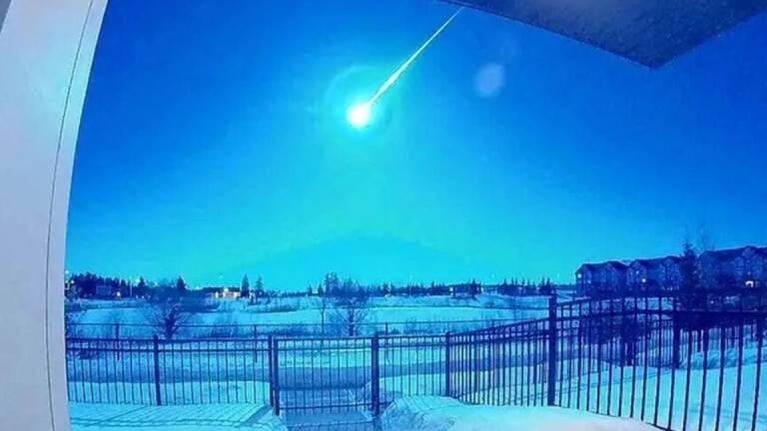 Video: un meteorito atravesó Canadá e iluminó el cielo de azul