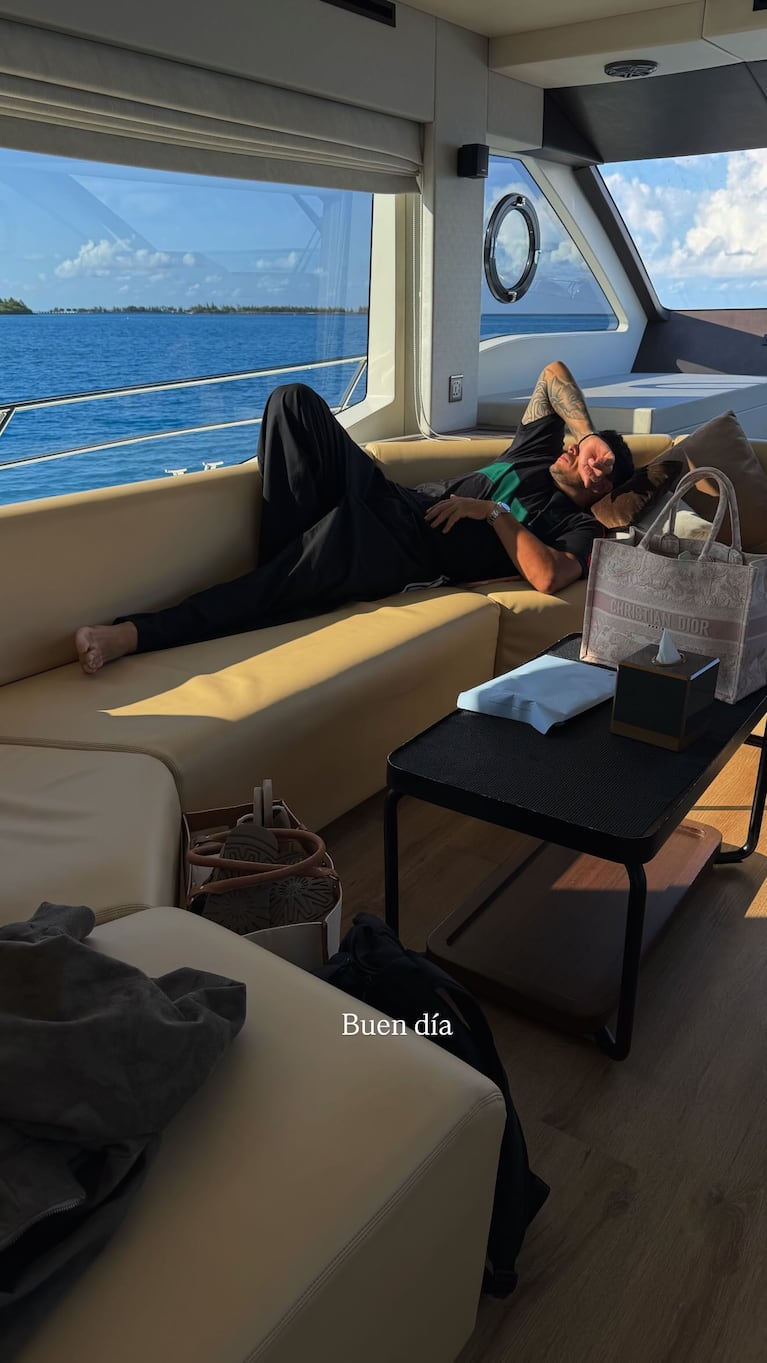 Video: Wanda Nara y Martín Migueles navegaron junto a delfines y mostraron la intimidad del yate (Fotos: Instagram)