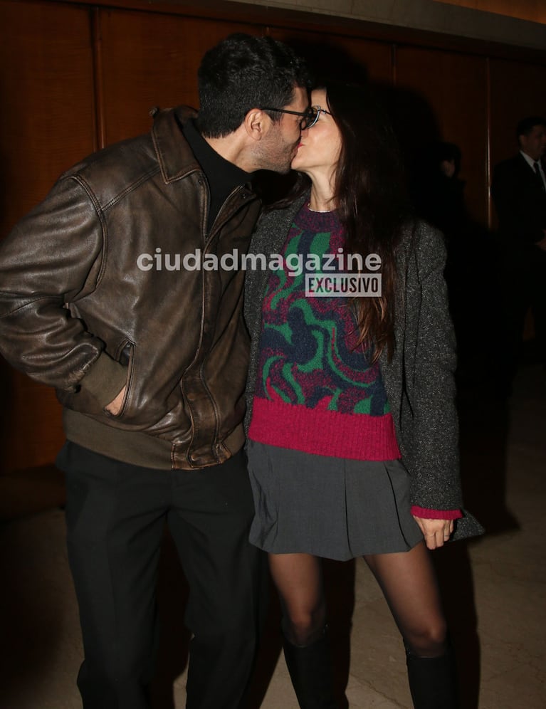 Violeta Urtizberea y Juan Ingaramo en el teatro (Foto: Movilpress).