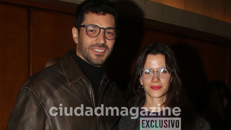 Violeta Urtizberea y Juan Ingaramo en el teatro (Foto: Movilpress).
