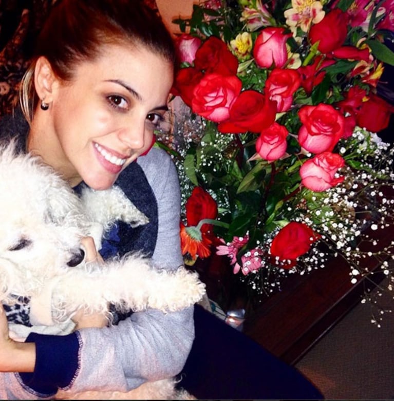Virginia Gallardo con su perrito Bochi. (Foto: Twitter @virchugallardo)