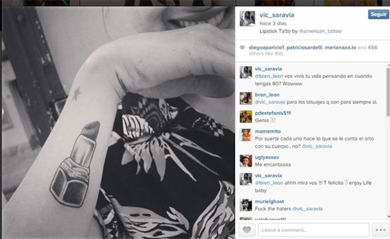 Vitto Saravia y su nuevo tatuaje: ¡un labial! (Fotos: Instagram). 