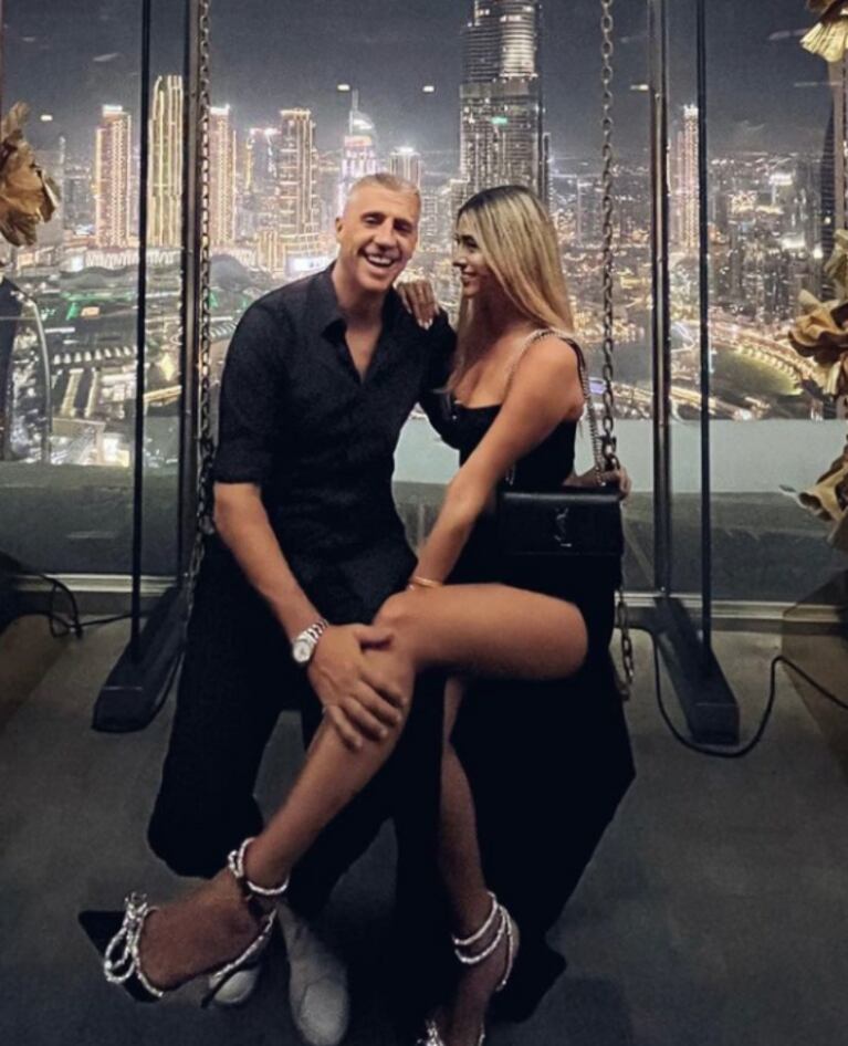 Vive en Qatar y tiene 18 años menos que él: se supo de qué trabaja la novia de Hernán Crespo