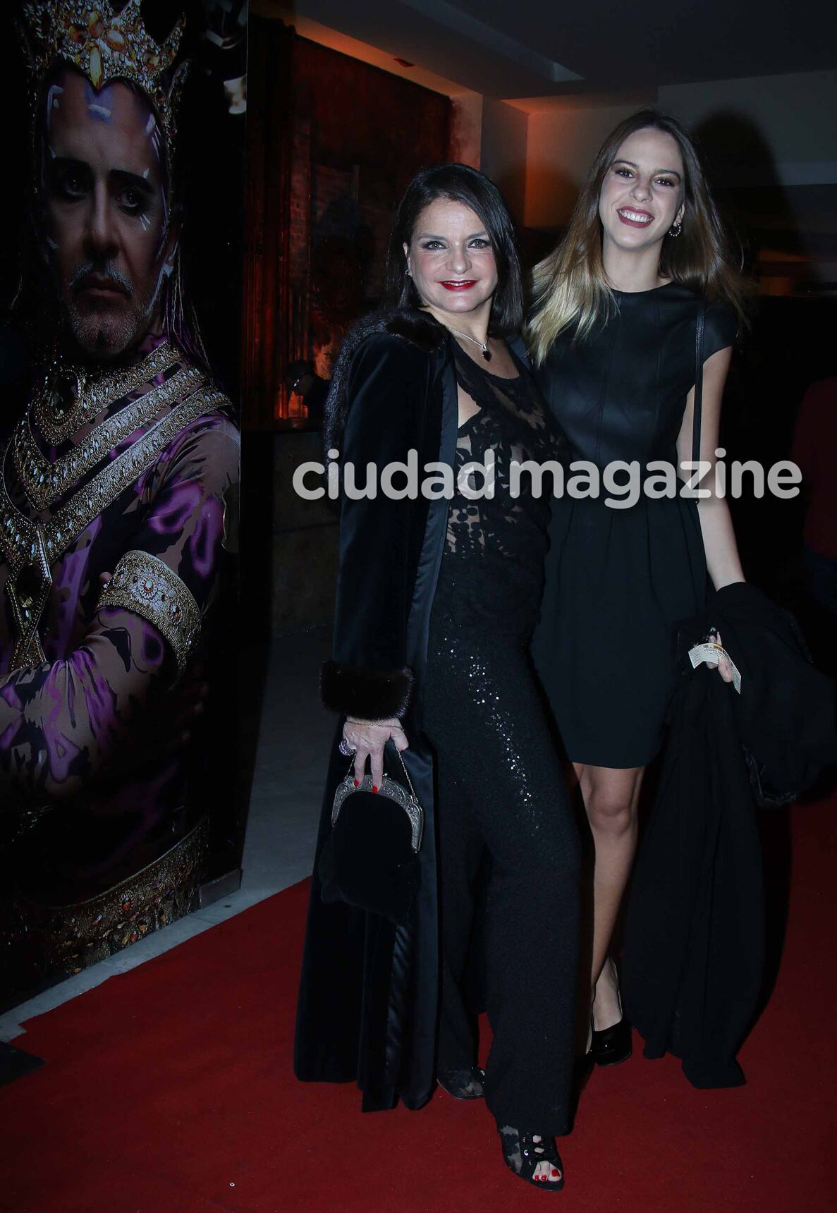 Viviana Sáez y Jazmín Udaquiola Sáez en la gala de Siddharta (Foto: Movilpress)
