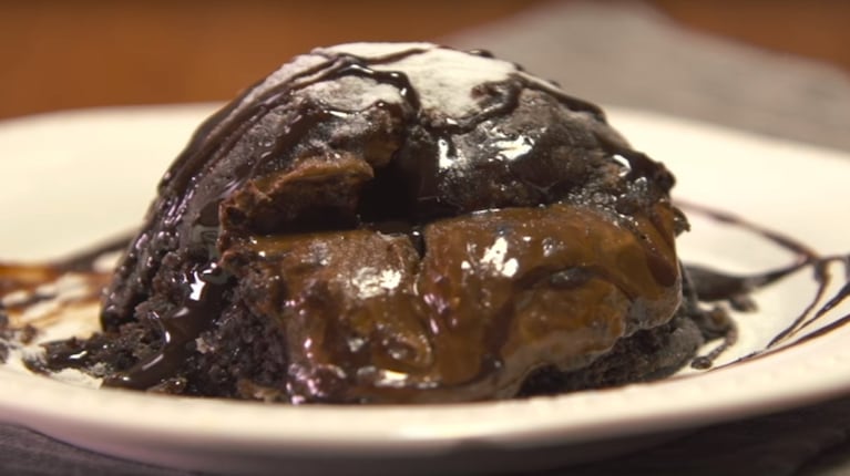 Volcán de chocolate en taza: la receta ideal para vos si amas lo dulce 
