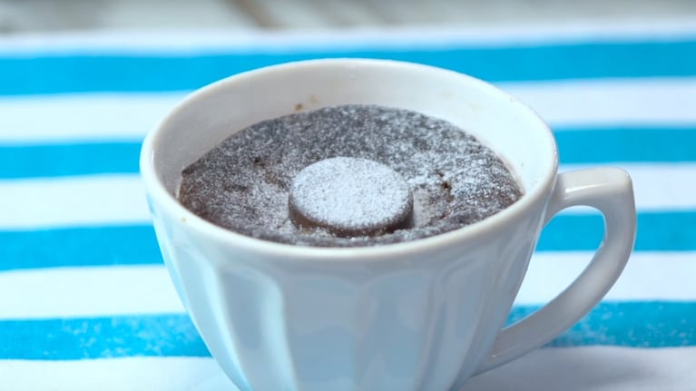 Volcán de cookies en taza: el paso a paso de una receta fácil