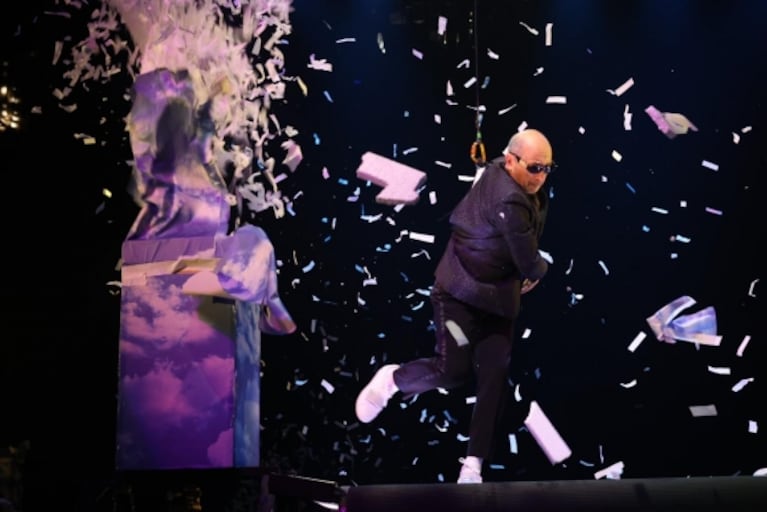 Vuelve La Jaula de la Moda: las imágenes de la increíble apertura con Fuerza Bruta