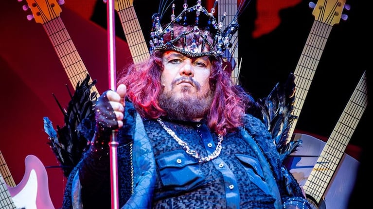 Walas interpreta al rey en "El principito", el musical que se presenta en el Teatro Ópera. (Foto: Instagram / walasmassacre)