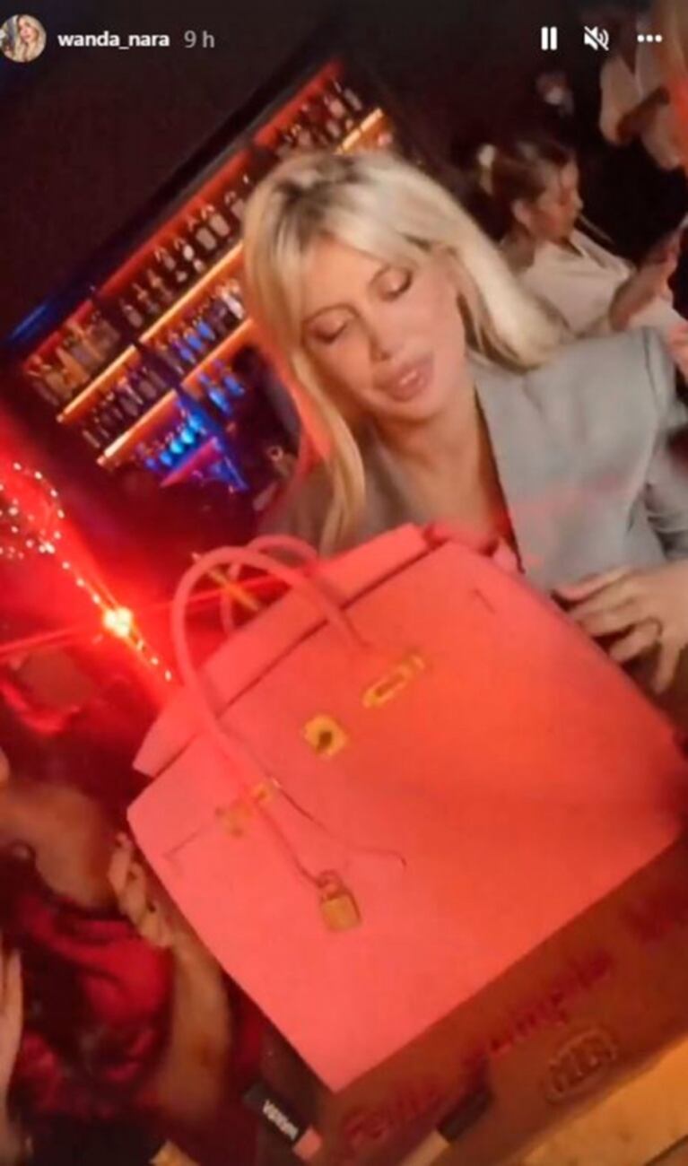 Wanda Nara celebró su cumpleaños con una torta fashionista: una increíble réplica de su carísima cartera