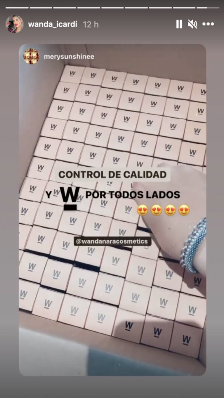 Wanda Nara compartió fotos de sus cosméticos desde las oficinas de Buenos Aires: "Control de calidad"