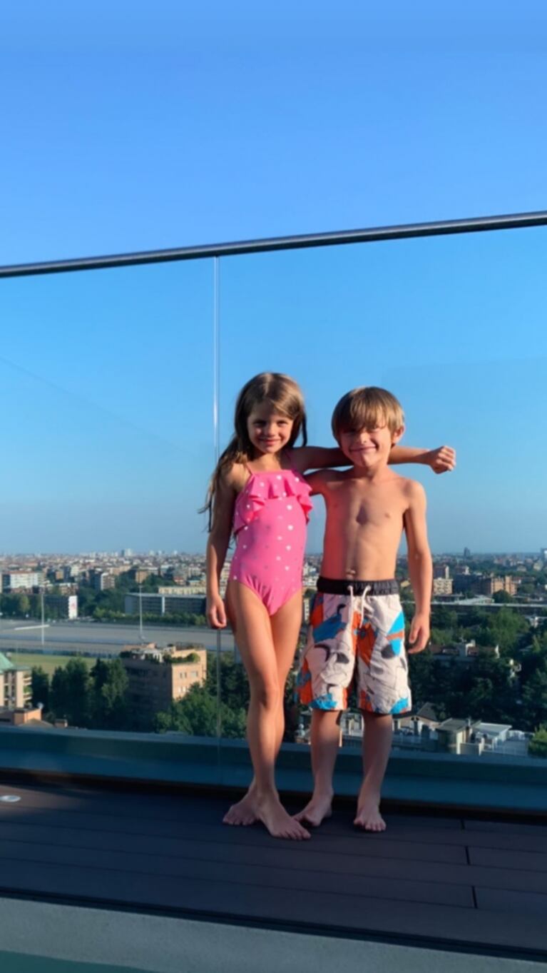 Wanda Nara compartió sus días de pileta con hijos y amiguitos en el verano italiano: "La banda en casa"