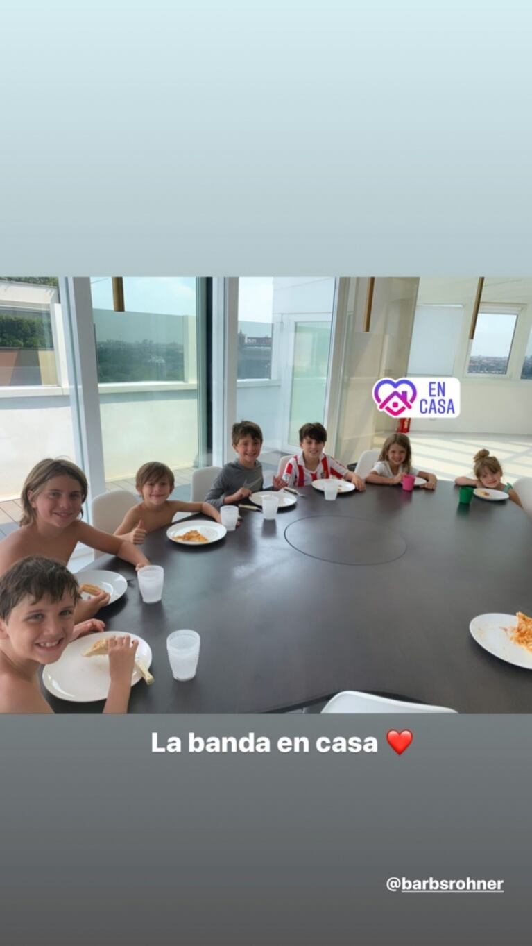 Wanda Nara compartió sus días de pileta con hijos y amiguitos en el verano italiano: "La banda en casa"