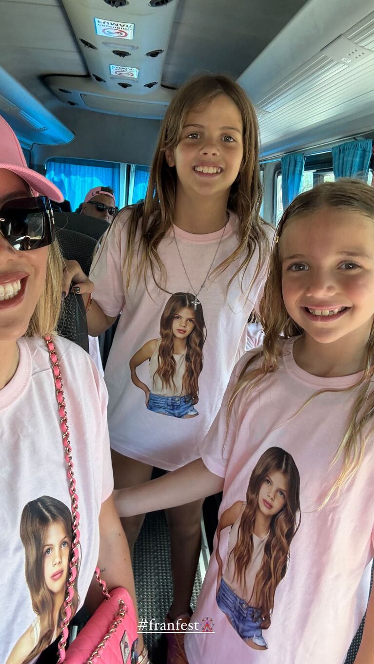 Wanda Nara con Francesca e Isabella en la combi. Foto: Instagram