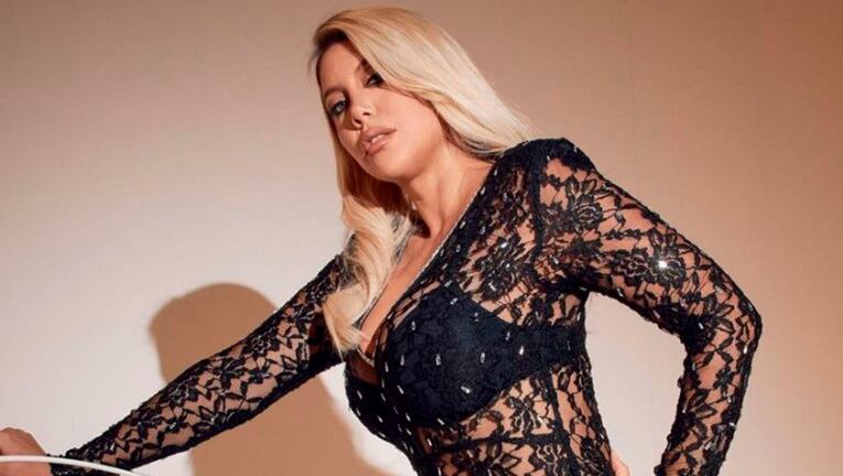 Wanda Nara deslumbró con un catsuit con transparencias.
