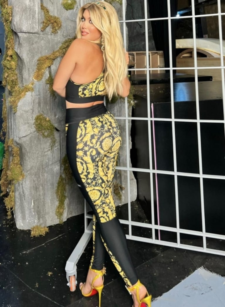 Wanda Nara deslumbró con un conjunto deportivo: top, calzas, ¡blazer y tacos altos!