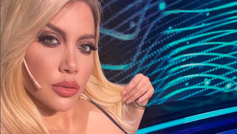Wanda Nara deslumbró con un impactante look "total animal print".