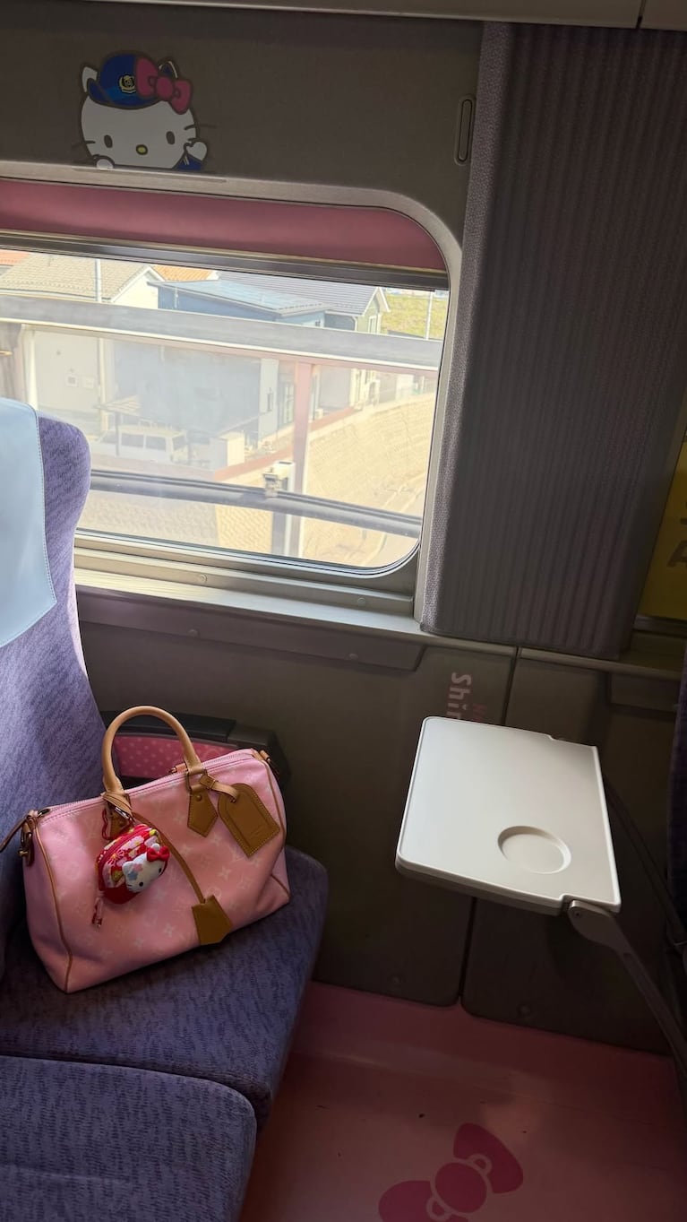 Wanda Nara en Japón: su viaje en el tren bala de Hello Kitty (Foto de Instagram @wanda_nara)