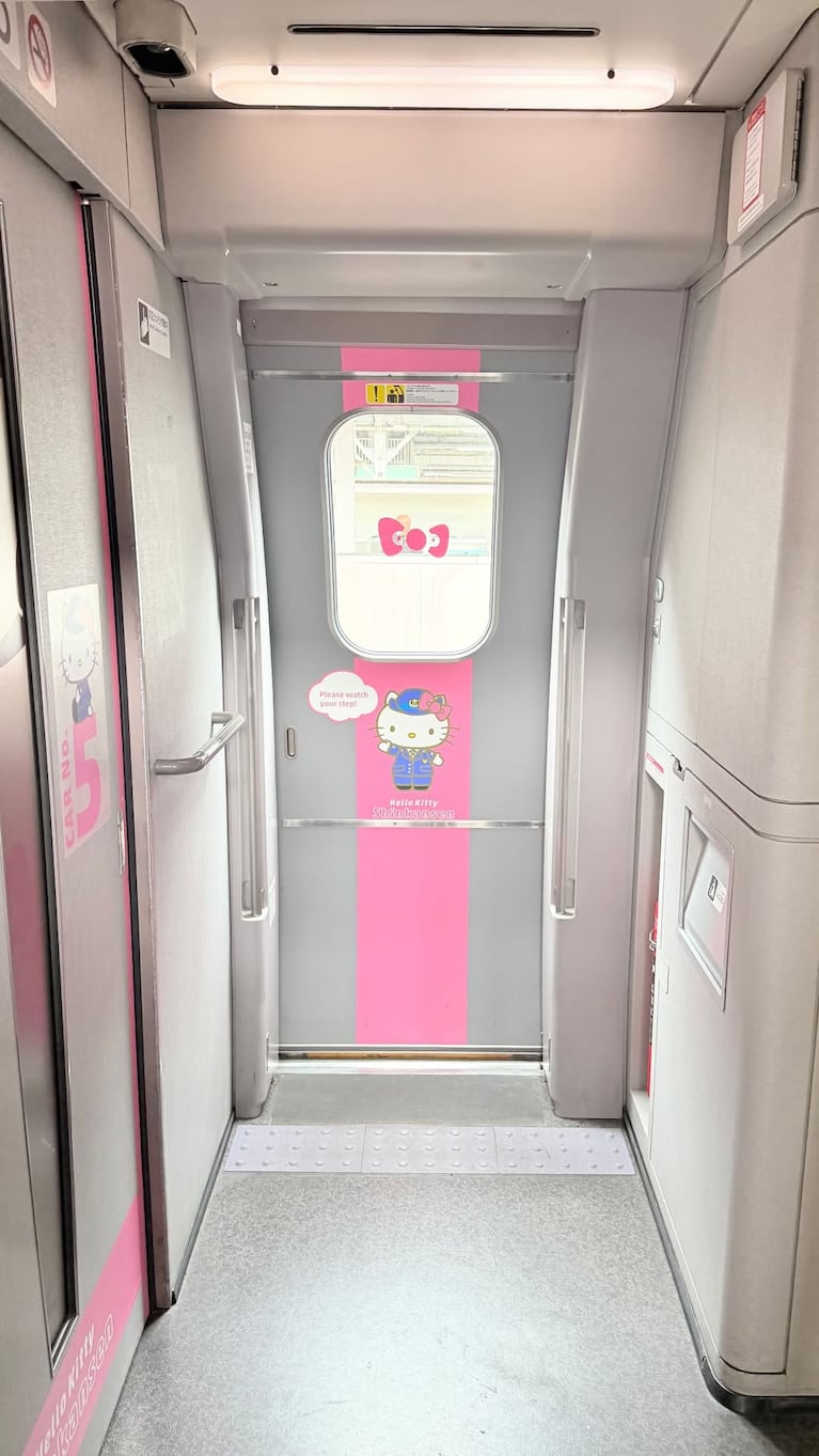 Wanda Nara en Japón: su viaje en el tren bala de Hello Kitty (Foto de Instagram @wanda_nara)