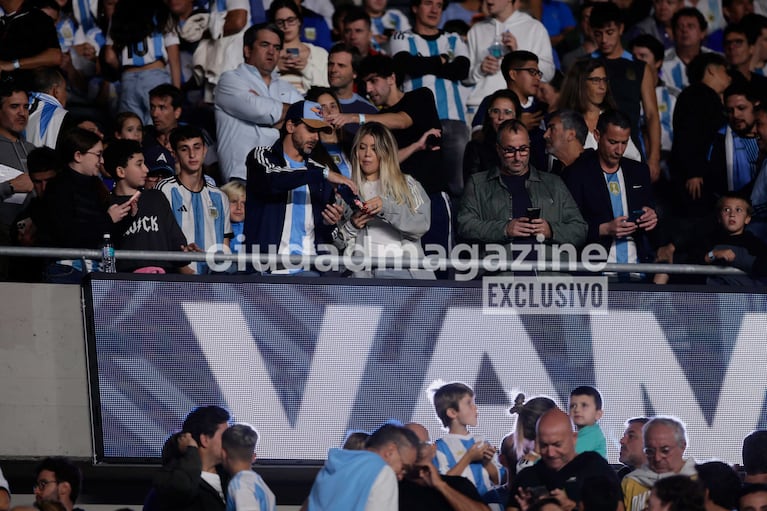 Wanda Nara en la tribuna de Argentina Brasil (Foto: RS Fotos)