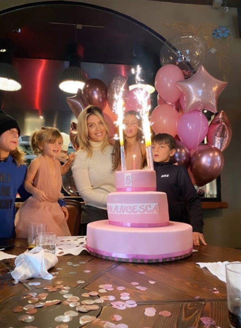 Wanda Nara le festejó el cumple a su hija, Francesca y se vistieron idénticas de "princesas"