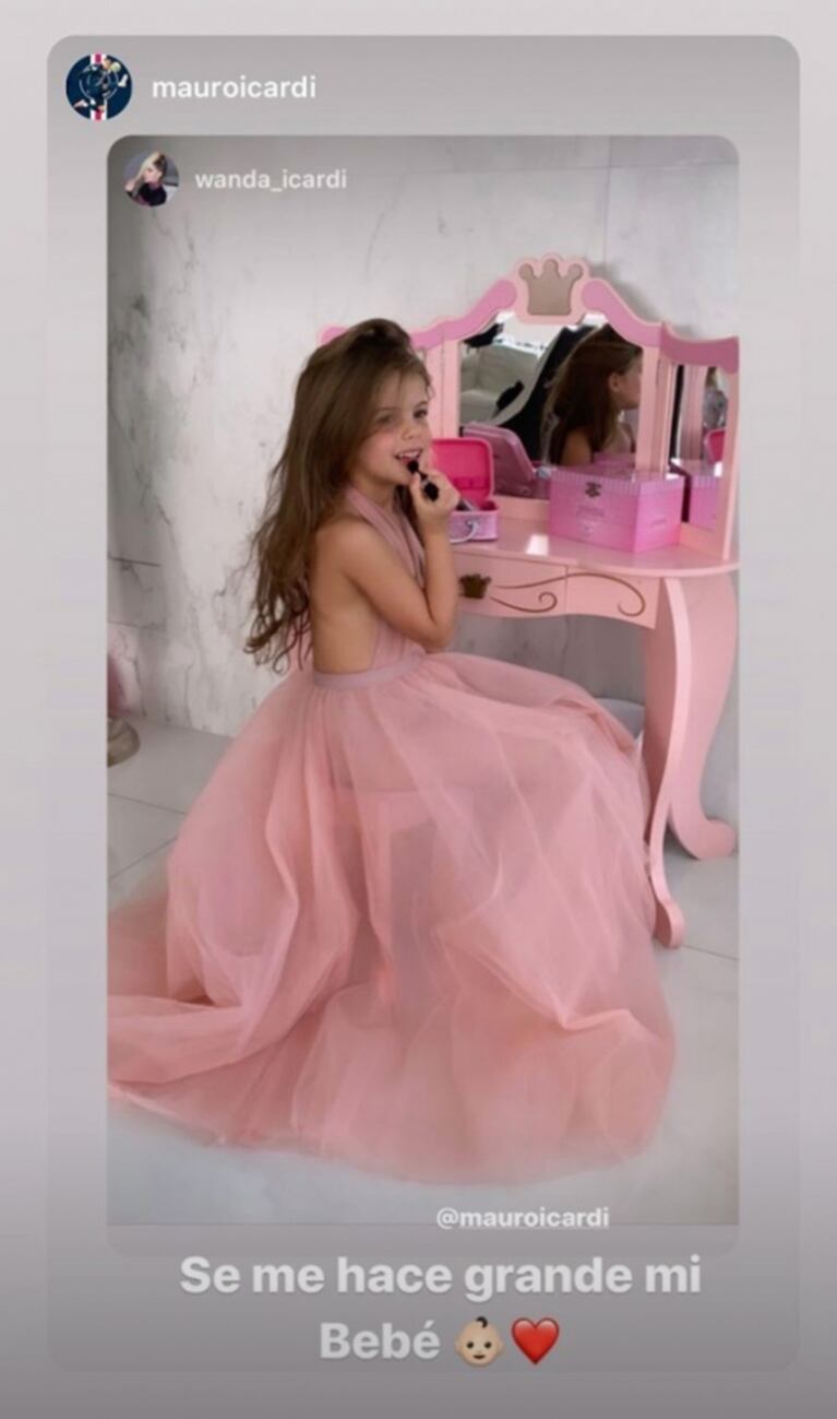Wanda Nara le festejó el cumple a su hija, Francesca y se vistieron idénticas de "princesas"
