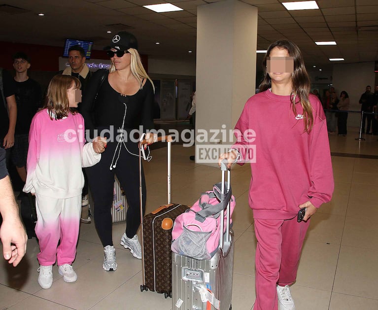 Wanda Nara llegó a la Argentina con sus hijas y Martín Migueles (Foto: Movilpress).