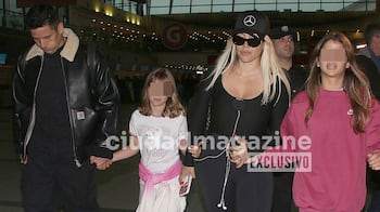 Wanda Nara llegó a la Argentina con sus hijas y Martín Migueles (Foto: Movilpress).