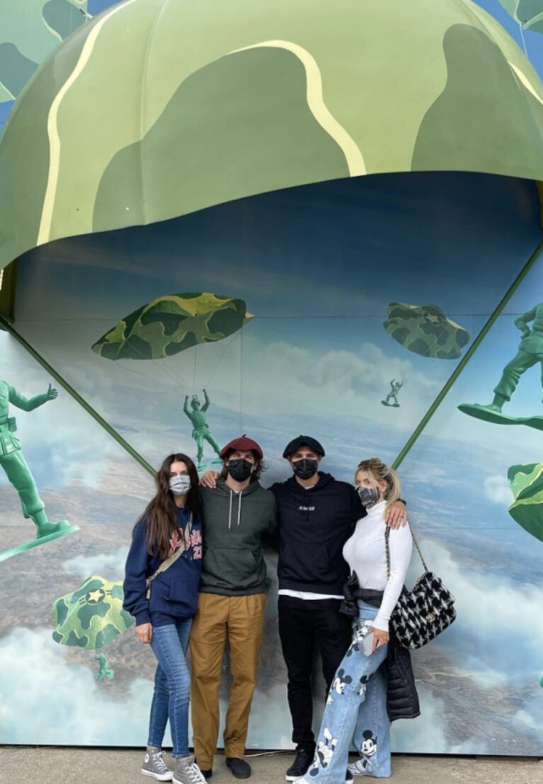 Wanda Nara lució pantalones de Mickey Mouse para visitar Disney Paris con Zaira