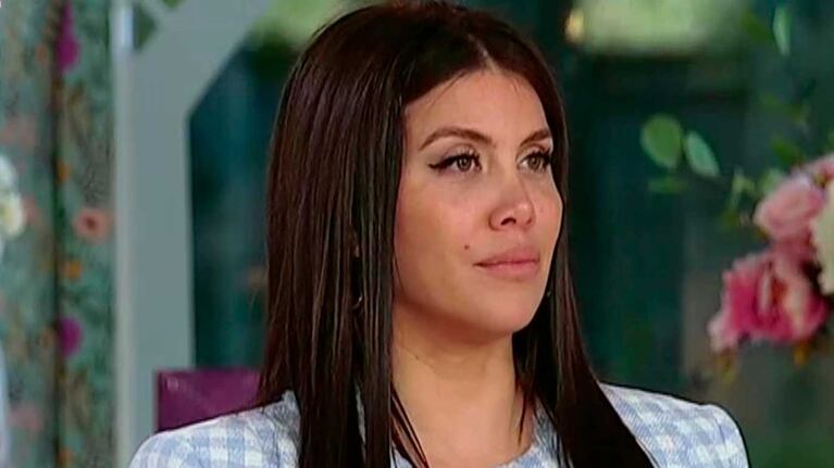 Wanda Nara posó en pijama con el Martín Fierro de Bake Off (Foto: captura Telefe)