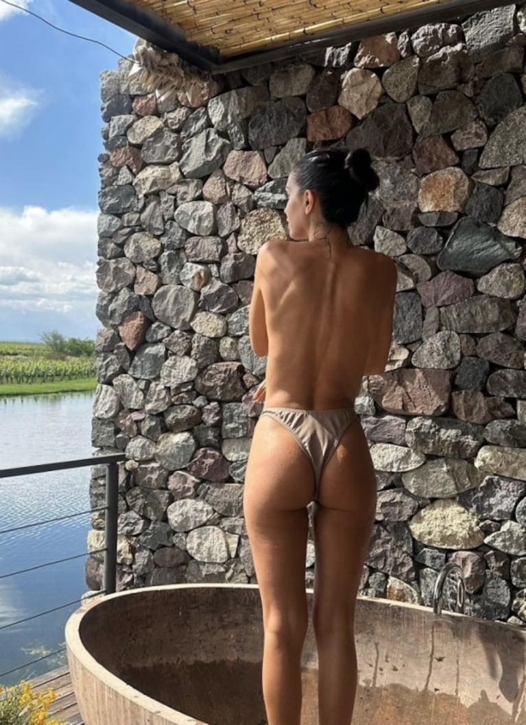 Wanda Nara reaccionó con picantes emojis al ver a Zaira posando sensual y con poca ropa