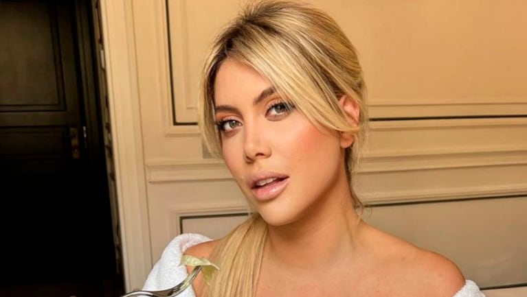 Wanda Nara se animó a postear esta foto sin maquillaje y con poca ropa desde la cama.
