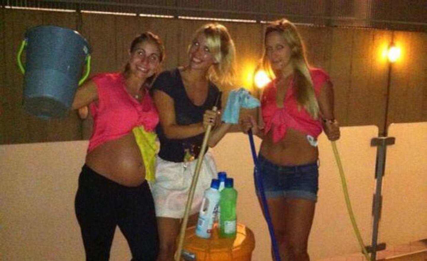 Wanda Nara se divirtió con sus amigas el domingo por la noche (Foto: Twitter). 