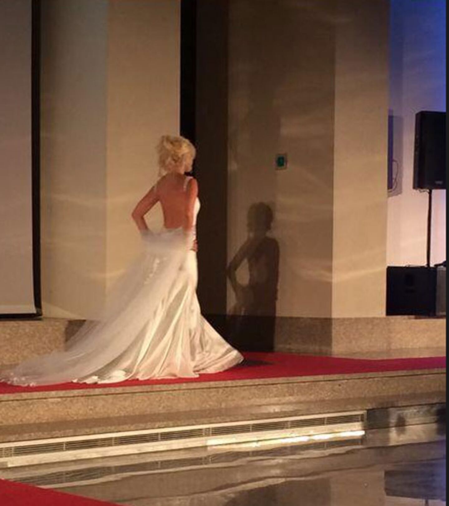 Wanda Nara se probó el vestido de novia. (Foto: Twitter @wanditanara)