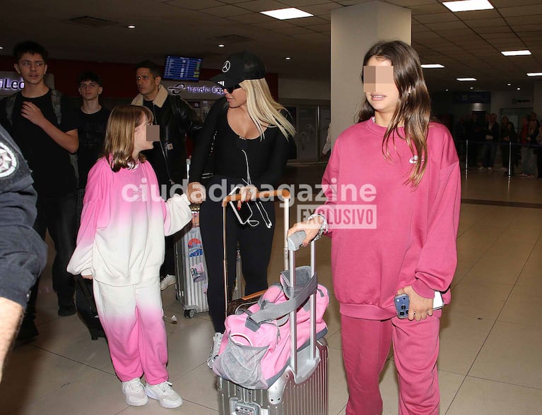 Wanda Nara, sus hijas y Martín Migueles llegaron a la Argentina (Foto: Movilpress).