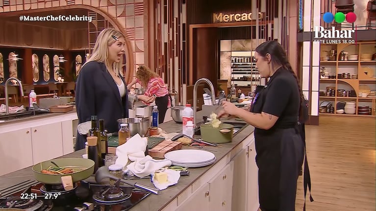Wanda Nara y Evelyn Botto (captura de pantalla de Telefe, MasterChef Celebrity)