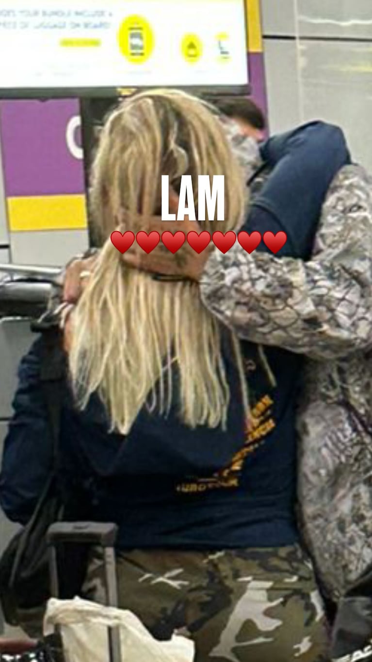 Wanda Nara y L-Gante fueron vistos en actitud romántica en el aeropuerto de Mallorca. Crédito: Instagram/@angeldebritooki