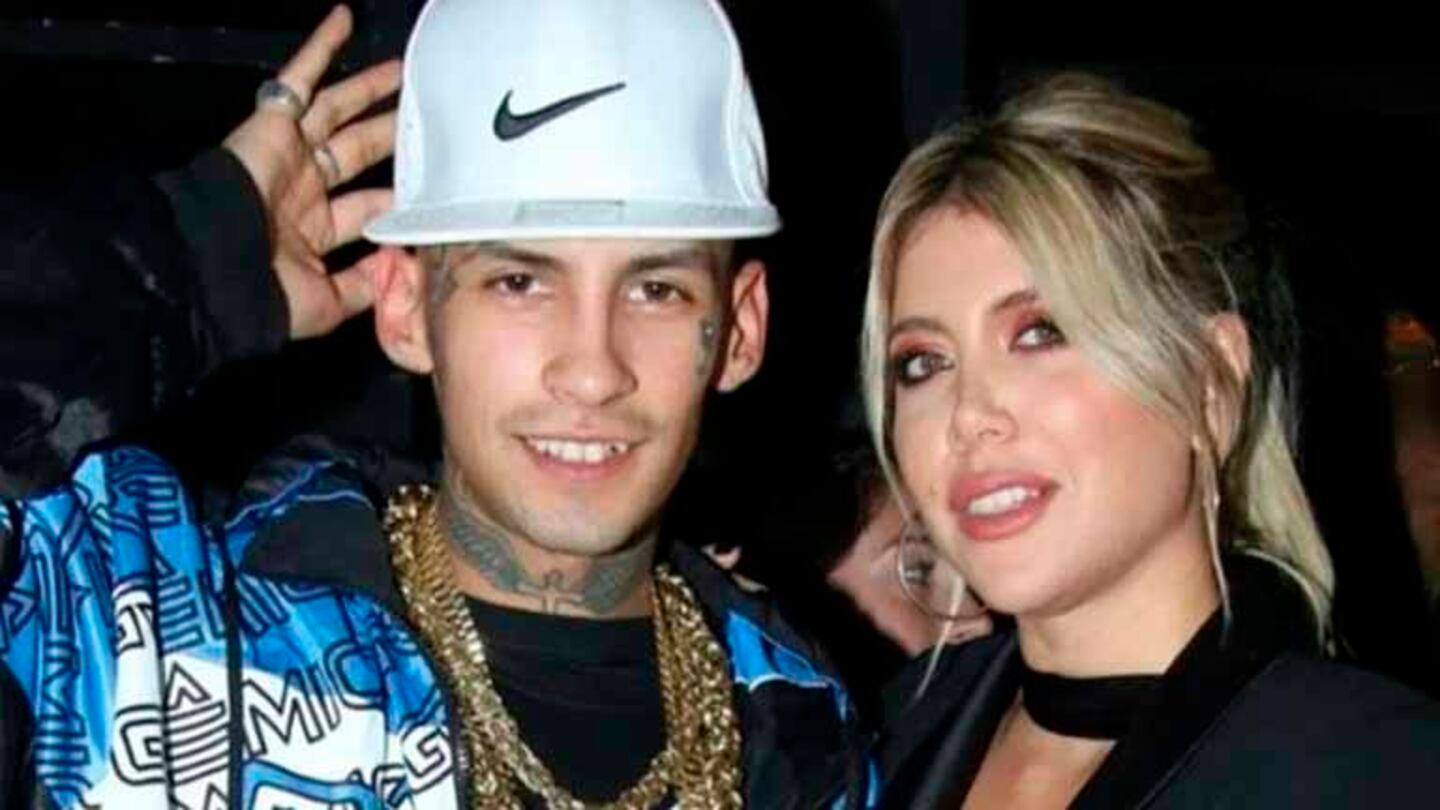 Wanda Nara y L-Gante se mostraron a los besos en un boliche