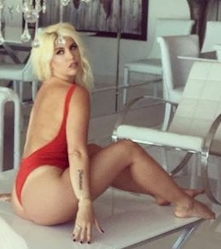 Wanda Nara y las fotos del back de una producción hot: "Pensando en ti"