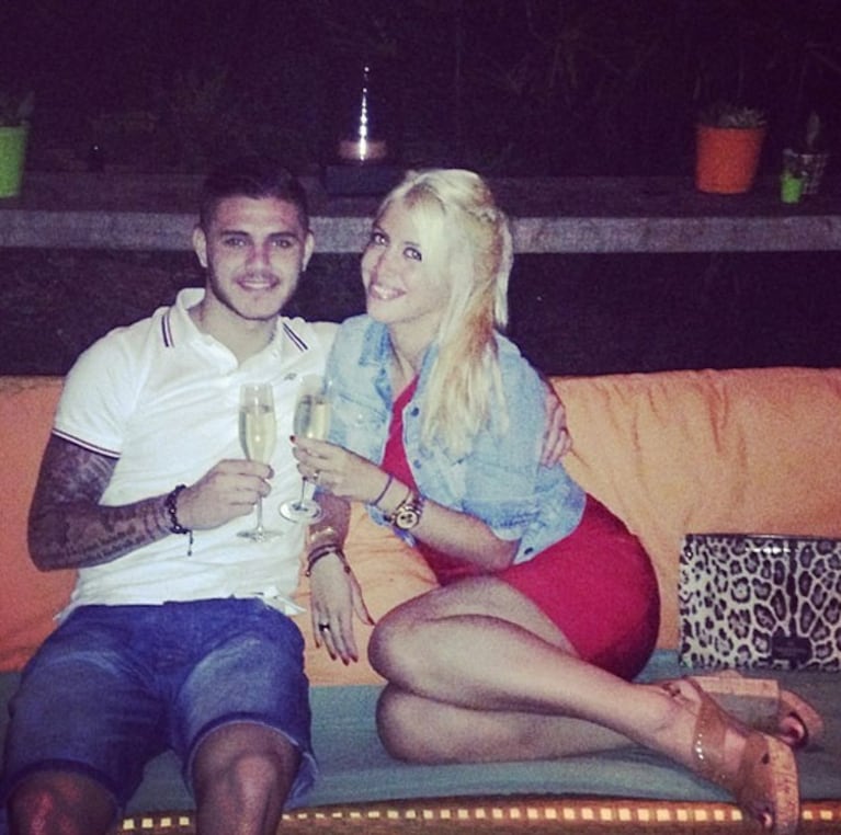 Wanda Nara y Mauro Icardi, brindis navideño (Foto: Twitter)