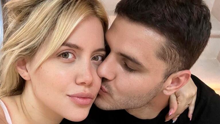 Wanda Nara y Mauro Icardi festejaron sus ocho años de casados a orillas del mar.