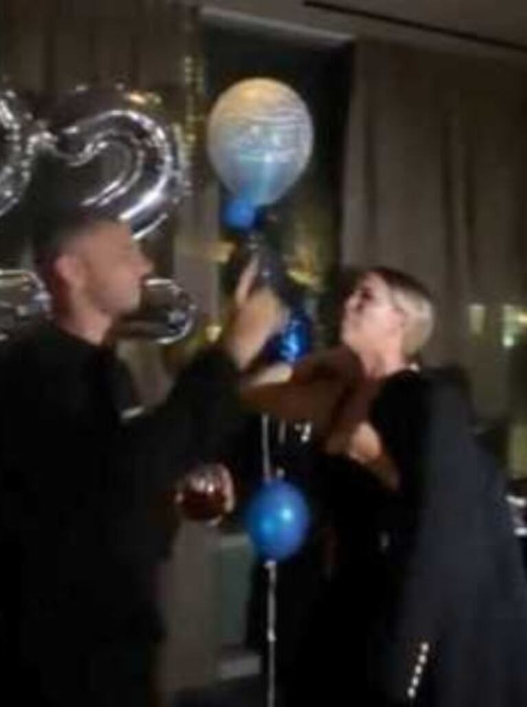 Wanda Nara y Mauro Icardi se mostraron muy divertidos en la mega fiesta de cumpleaños de Lautaro Martínez