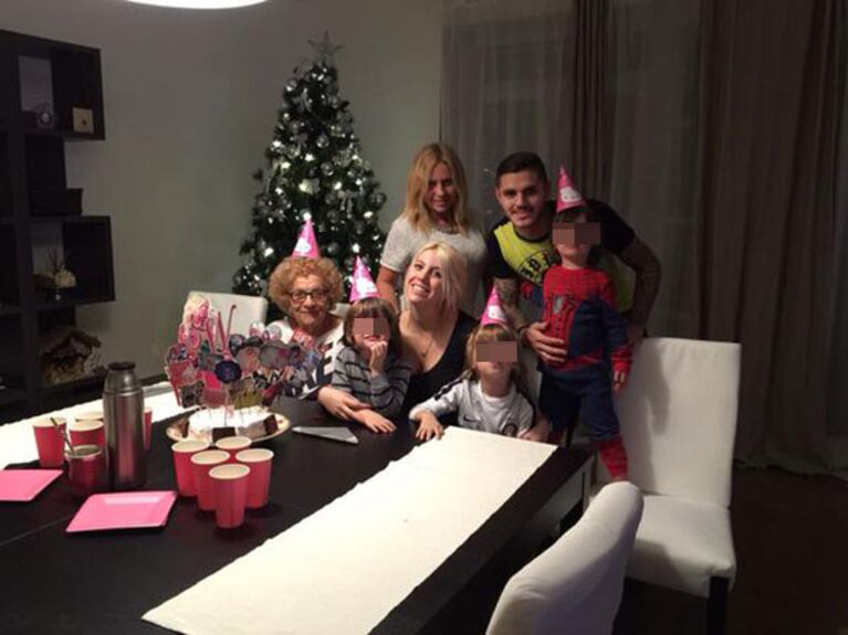 Wanda Nara y su familia en un íntimo festejo de cumpleaños (Fotos: Twitter). 
