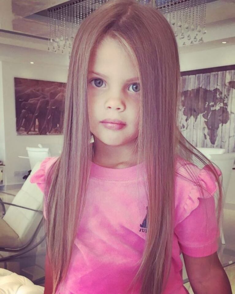 Wanda Nara y su foto que dio que hablar de Francesca, su hija, con el pelo planchado