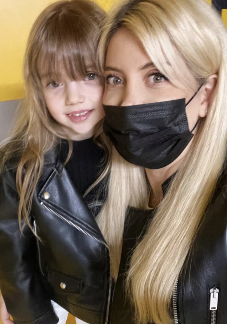 Wanda Nara y sus hijas disfrutaron del recital de Maluma Maluma en París: "Mis pequeñas mejores amigas para siempre"