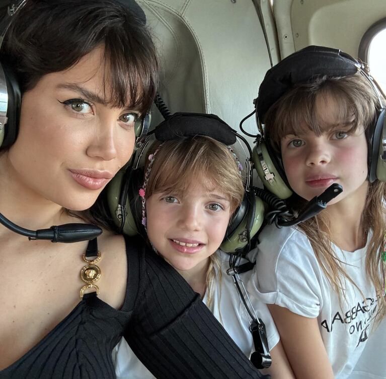 Wanda se separó de Mauro y viajó con sus hijas.