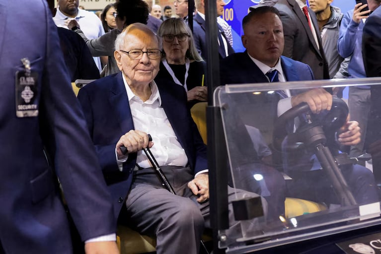 Warren Buffett ha transmitido la idea de aprovechar al máximo cada prenda de vestir (REUTERS/Scott Morgan/File Photo)
