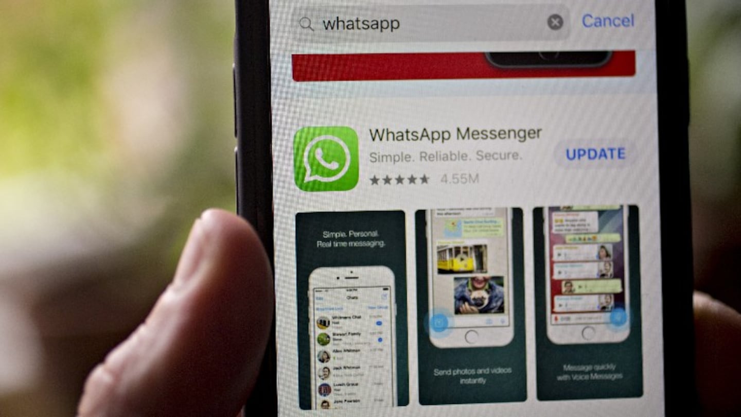  WhatsApp critica las etiquetas de privacidad de Apple. Foto: Bloomberg.
